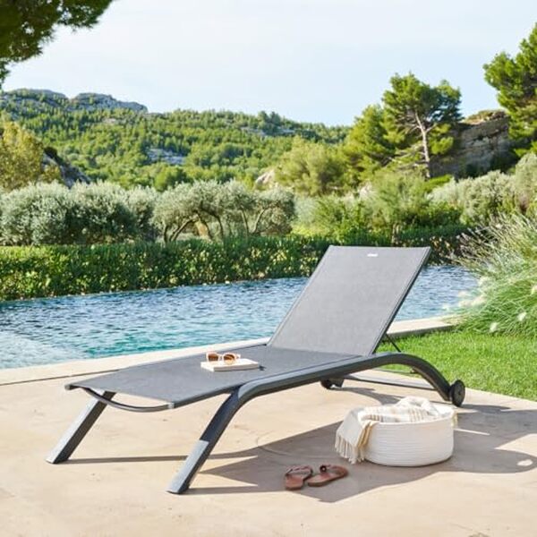 Découvrez notre avis complet sur le transat inclinable Jimani Hespéride 4 positions : design, confort et performances pour vos moments de détente en extérieur. 