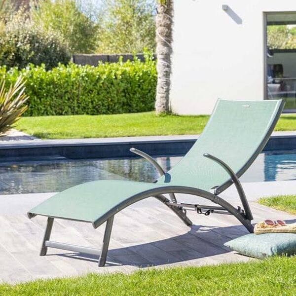 Découvrez notre test complet du transat pliable Hespéride Samba : confort optimal, praticité et qualité pour vos moments de détente en extérieur.
